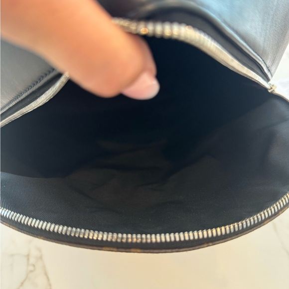 Louis Vuitton Josh Backpack - Picture 6 of 16